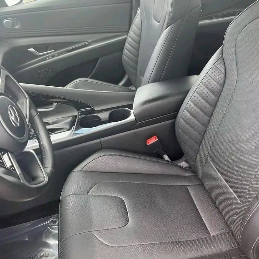 2021 Hyundai Elantra - Image 5