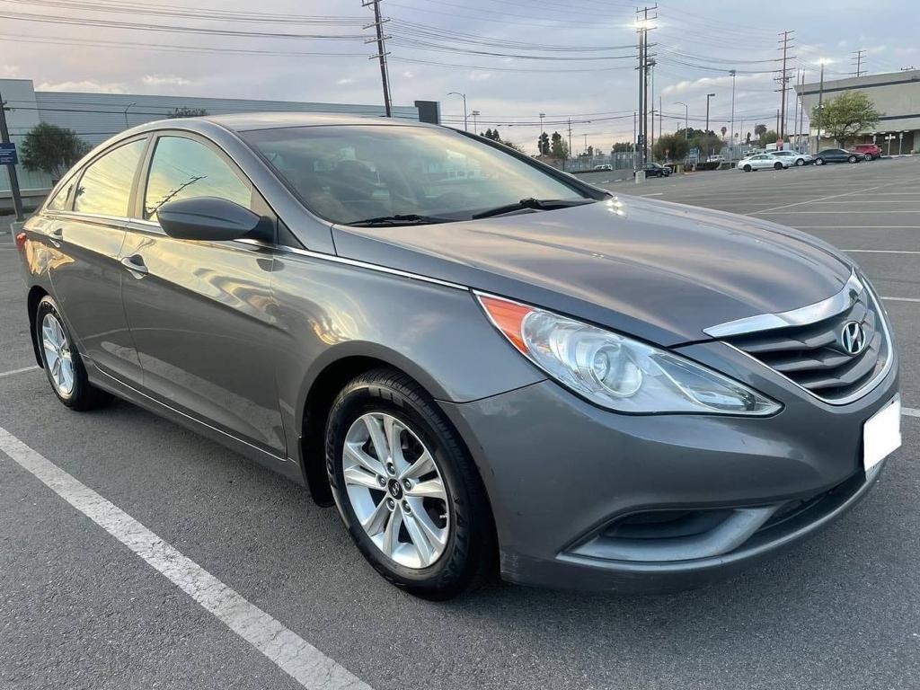 2011 Hyundai Sonata GLS - Image 2