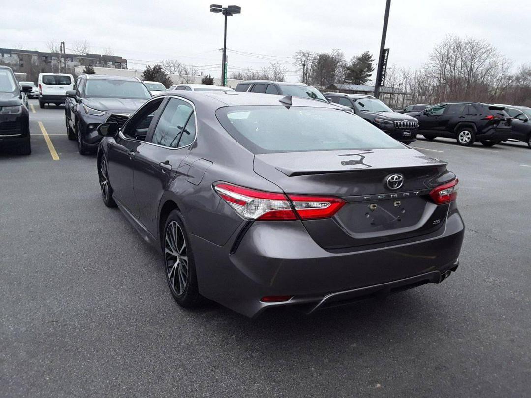 2020 Toyota Camry SE Auto - Image 5