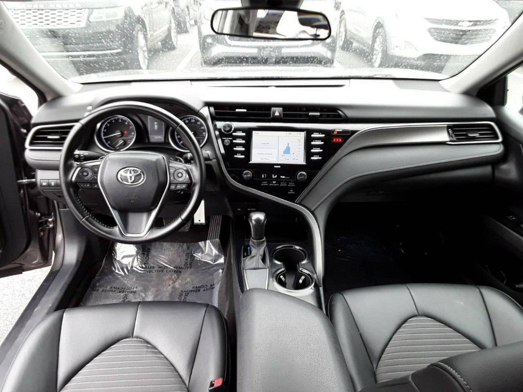 2020 Toyota Camry SE Auto - Image 3