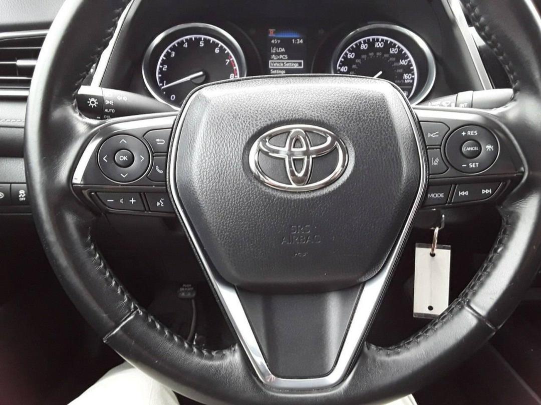 2020 Toyota Camry SE Auto - Image 4