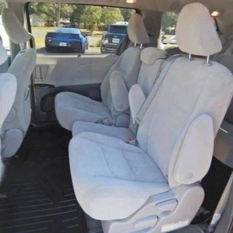 TOYOTA SIENNA - Image 4