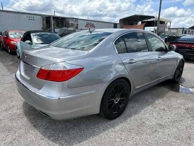 2011 Hyundai Genesis 4.6 118,788 mi.