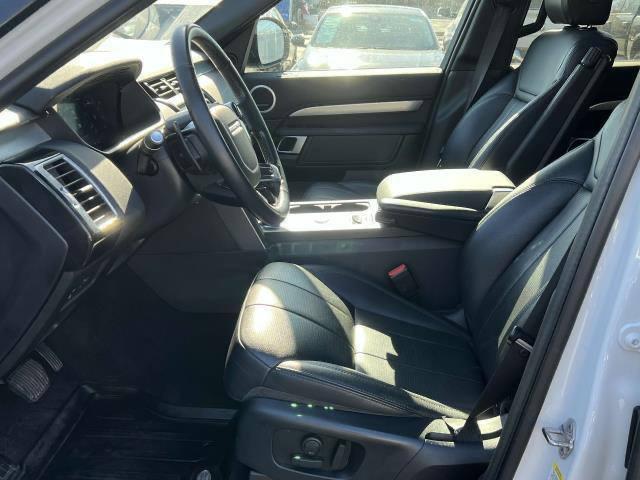 2020 Land Rover Discovery Landmark - Image 3