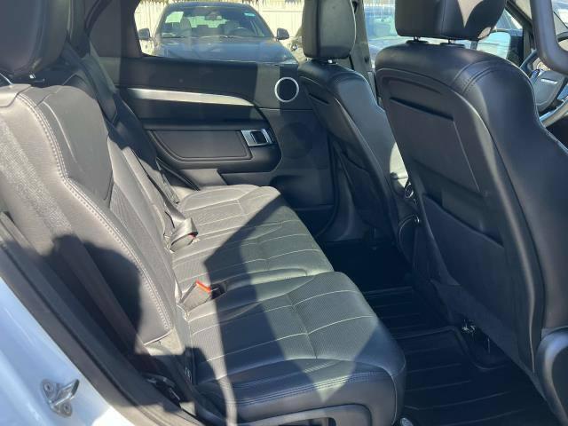 2020 Land Rover Discovery Landmark - Image 5